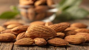 Le mandorle abbassano davvero la glicemia? Ecco quante mangiarne al giorno secondo gli studi